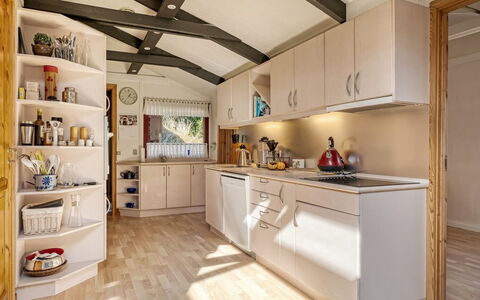 Nimrod - 800M from the Sea: Keuken, Countertop, Cabinetry, Interieur Ontwerp, Meubilair, Hout, Major Appliance, Flooring, Toestel Van De Keuken, Plafond