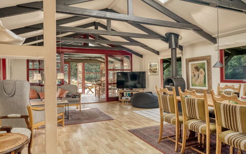 Nimrod - 800M from the Sea: Hout, Plafond, Interieur Ontwerp, Flooring, Verdieping, Meubilair, Bankstel, Woonkamer, Houten Vloer, Kamer