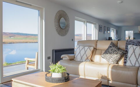 Daisy Cottage: Buitenmeubels, Tuin, Buitentafel, Stoel, Schaduw, Landscaping, Backyard, Werf, Eco Hotel, Keuken En Eettafel