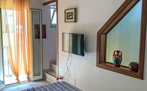 Romamia: Buitenmeubels, Tuin, Buitentafel, Stoel, Schaduw, Landscaping, Backyard, Werf, Eco Hotel, Keuken En Eettafel