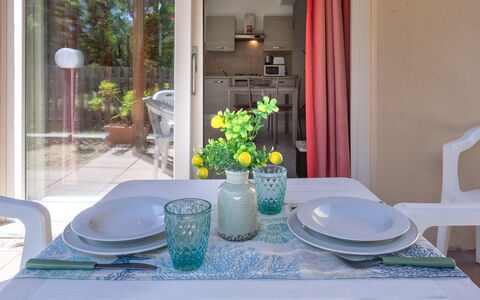 La Casetta di Franci: Buitenmeubels, Tuin, Buitentafel, Stoel, Schaduw, Landscaping, Backyard, Werf, Eco Hotel, Keuken En Eettafel
