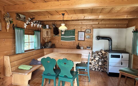 Christoph: Meubilair, Hout, Verblijf, Tafel, Huis, Plafond, Beits, Blokhut, Hardwood, Keuken En Eettafel