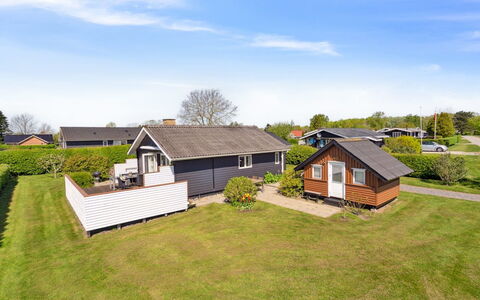 Hira - 200M from the Sea: Dak, Huis, Huis, Verblijf, Deur, Siding, Dek, Veranda, Plank, Hardwood