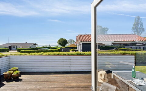 Hira - 200M from the Sea: Dak, Huis, Huis, Verblijf, Deur, Siding, Dek, Veranda, Plank, Hardwood