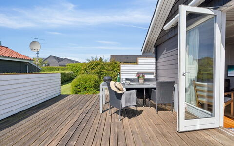 Hira - 200M from the Sea: Dak, Huis, Huis, Verblijf, Deur, Siding, Dek, Veranda, Plank, Hardwood