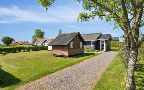 Hira - 200M from the Sea: Dak, Huis, Huis, Verblijf, Deur, Siding, Dek, Veranda, Plank, Hardwood