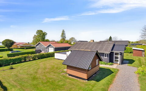 Hira - 200M from the Sea: Dak, Huis, Huis, Verblijf, Deur, Siding, Dek, Veranda, Plank, Hardwood