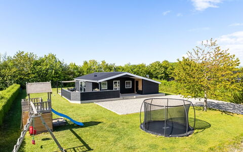 Helmtrud - 700M from the Sea: Dak, Huis, Huis, Verblijf, Deur, Siding, Dek, Veranda, Plank, Hardwood