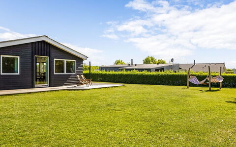 Helmtrud - 700M from the Sea: Dak, Huis, Huis, Verblijf, Deur, Siding, Dek, Veranda, Plank, Hardwood