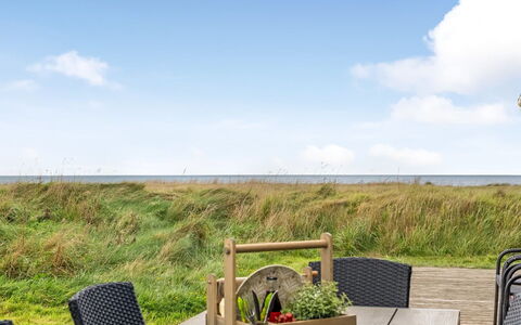 Tilje - 80M from the Sea: Lucht, Meubilair, Stoel, Hout, Buitenmeubels, Tafel, Buitentafel, Zee, Kust En Oceanic Landvormen, Keuken En Eettafel