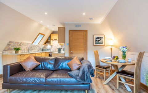 Oystercatcher: Meubilair, Interieur Ontwerp, Hout, Huis, Woonkamer, Bankstel, Flooring, Plafond, Kamer, Verdieping