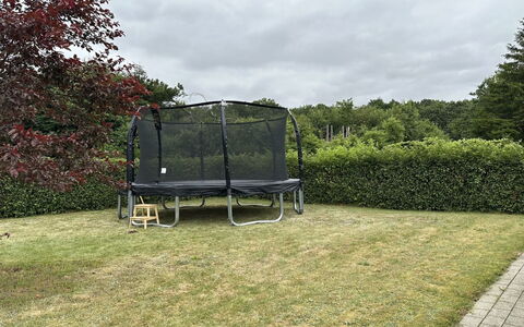 Truels - 30Km from the Sea: Trampoline, Trampolinespringen - Materialen En Benodigdheden, Netto, Tuin, Schaduw, Gazon, Mesh, Trampolinespringen, Werf, Buitenmeubels