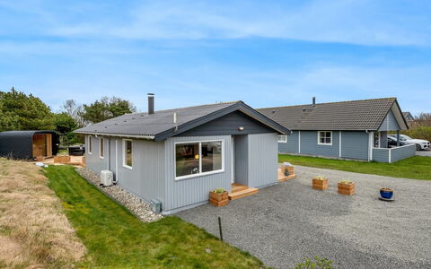Heike - 700M to the Fjord: Dak, Huis, Huis, Verblijf, Deur, Siding, Dek, Veranda, Plank, Hardwood