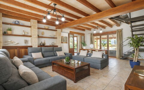 Son Bosc: Meubilair, Interieur Ontwerp, Bankstel, Flooring, Hout, Tafel, Verdieping, Plafond, Woonkamer, Kamer
