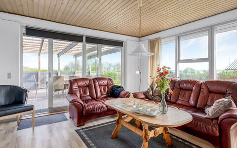 Christan - 350M from the Sea: Huis, Huis, Deur, Dak, Verblijf, Landgoed, Tuin, Schaduw, Siding, Werf