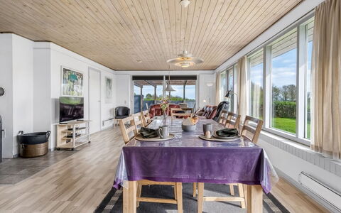 Christan - 350M from the Sea: Huis, Huis, Deur, Dak, Verblijf, Landgoed, Tuin, Schaduw, Siding, Werf