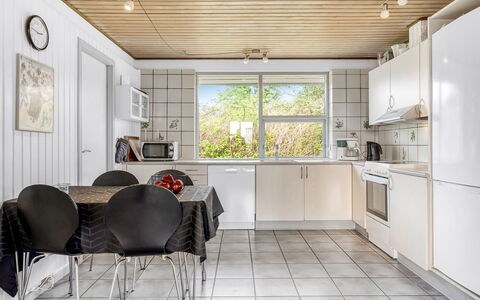 Christan - 350M from the Sea: Huis, Huis, Deur, Dak, Verblijf, Landgoed, Tuin, Schaduw, Siding, Werf