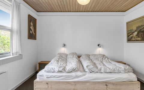 Christan - 350M from the Sea: Huis, Huis, Deur, Dak, Verblijf, Landgoed, Tuin, Schaduw, Siding, Werf