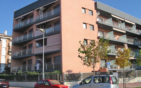 Tramuntana: Woongebied, Gebouw, Appartement, Eigendom, Buurt, Architectuur,  Dorf\, Voertuig, Facade, Gemengd Gebruik