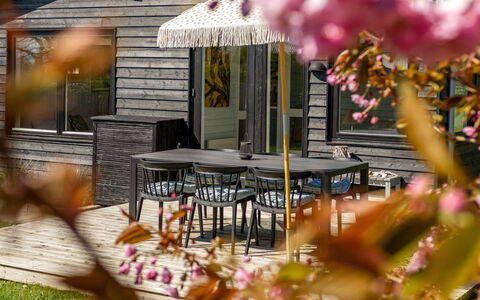 Arnkil - 250M from the Sea: Dak, Huis, Huis, Verblijf, Deur, Siding, Dek, Veranda, Plank, Hardwood