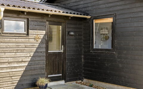 Arnkil - 250M from the Sea: Dak, Huis, Huis, Verblijf, Deur, Siding, Dek, Veranda, Plank, Hardwood