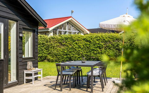 Arnkil - 250M from the Sea: Dak, Huis, Huis, Verblijf, Deur, Siding, Dek, Veranda, Plank, Hardwood