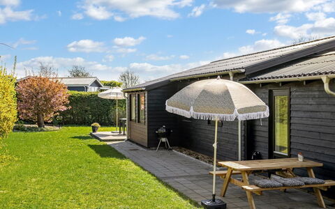 Arnkil - 250M from the Sea: Dak, Huis, Huis, Verblijf, Deur, Siding, Dek, Veranda, Plank, Hardwood