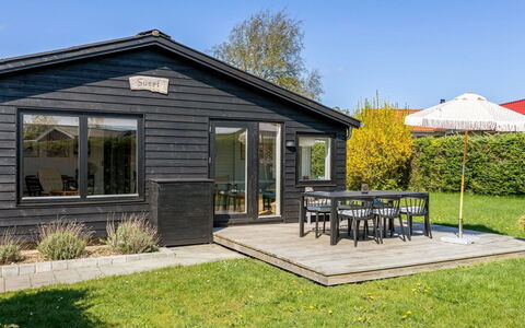 Arnkil - 250M from the Sea: Dak, Huis, Huis, Verblijf, Deur, Siding, Dek, Veranda, Plank, Hardwood