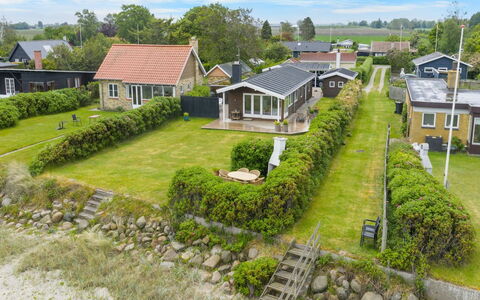 Dimo - 20M from the Sea: Gras, Grasland, Land Lot, Verblijf, Landelijk Gebied, Weide, Garden Gebouwen, Tuin, Schuur