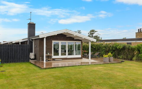Dimo - 20M from the Sea: Gras, Grasland, Land Lot, Verblijf, Landelijk Gebied, Weide, Garden Gebouwen, Tuin, Schuur