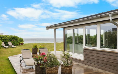 Dimo - 20M from the Sea: Gras, Grasland, Land Lot, Verblijf, Landelijk Gebied, Weide, Garden Gebouwen, Tuin, Schuur