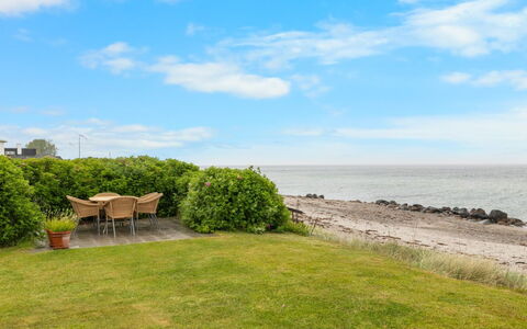 Dimo - 20M from the Sea: Gras, Grasland, Land Lot, Verblijf, Landelijk Gebied, Weide, Garden Gebouwen, Tuin, Schuur