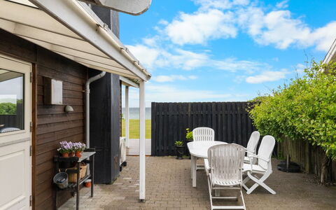Dimo - 20M from the Sea: Gras, Grasland, Land Lot, Verblijf, Landelijk Gebied, Weide, Garden Gebouwen, Tuin, Schuur
