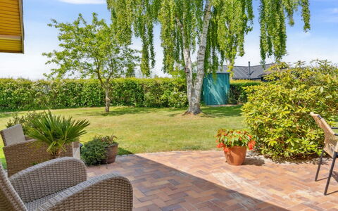 Erin - 200M from the Sea: Gras, Struik, Tuin, Land Lot, Schaduw, Gazon, Buitenmeubels, Groundcover, Landscaping
