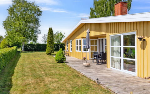Erin - 200M from the Sea: Verblijf, Huis, Land Lot, Dak, Huis, Landgoed, Boerderij, Gazon, Tuin, Schaduw