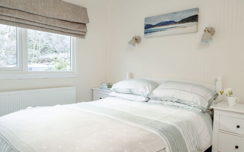 Lodge 8: Meubilair, Bed, Interieur Ontwerp, Slaapkamer, Bedding, Laken, Linens, Hout, Verdieping, Kamer