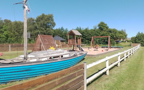 Franzisca - 200M to the Fjord: Hout, Pool, Plank, Schaduw, Schuur, Park, Werf, Hardwood, Garden Gebouwen, Speeltoestel