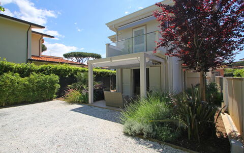 Casa Simonetta: Woongebied, Struik, Huis, Huis, Tuin, Schaduw, Landscaping, Werf, Landgoed