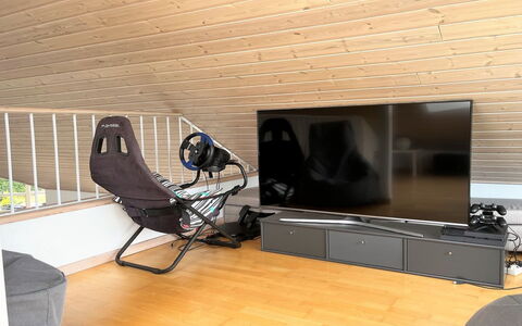 Sejer - 350M from the Sea: Flooring, Hout, Meubilair, Verdieping, Houten Vloer, Interieur Ontwerp, Verlichting, Laminaatvloer, Elektronisch Apparaat, Woonkamer