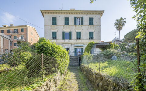 Central Cozy Nest With Parking, Bogliasco: Balkon, Villa