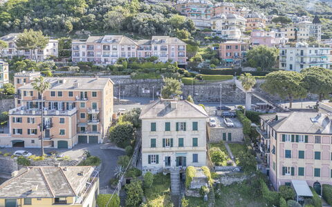 Central Cozy Nest With Parking, Bogliasco: Gebouw, Woongebied, Stad, Huis, Buurt, Zomer,  Dorf\, Huis, Appartement, Menselijke Nederzetting