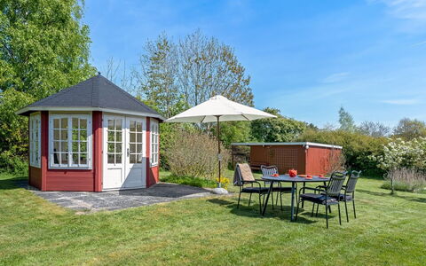 Oona - 700M from the Sea: Landgoed, Schaduw, Oprit, Boerderij