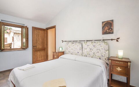 Casa Lavanda, Ac, Wifi, Narni: Muur, Meubilair, Huis, Slaapkamer, Bed, Appartement, Bed Frame, Bedding, Laken, Linens