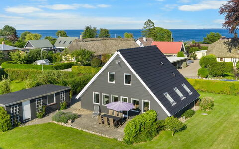 Begitte - 200M from the Sea