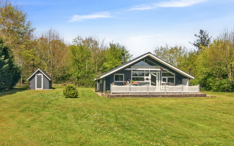 Winter - 31Km from the Sea: Gras, Grasland, Land Lot, Verblijf, Landelijk Gebied, Weide, Garden Gebouwen, Tuin, Schuur
