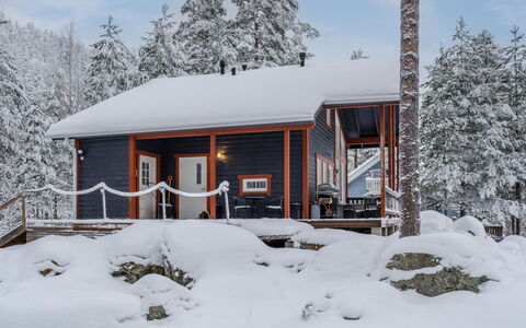 Blue Lake Villa: Bed, Meubilair, Slaapkamer, Interieur Ontwerp, Bedding, Laken, Flooring, Hout, Verdieping, Kamer