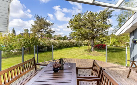 Winona - 250M from the Sea: Vegetation, Struik, De Lente, Verblijf, Tuin, Schaduw, Backyard, Werf, Stoel