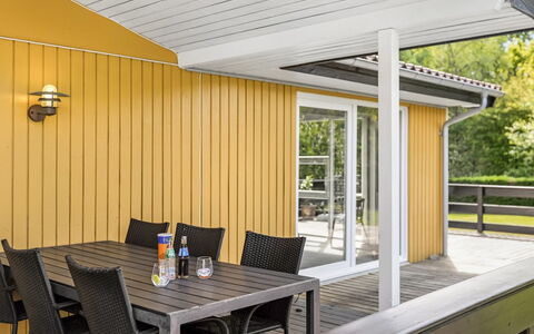 Frethi - 30Km from the Sea: Hout, Flooring, Veranda, Verdieping, Beits, Houten Vloer, Hardwood, Dek, Deur, Schaduw