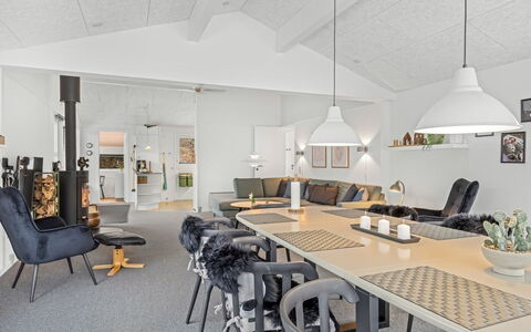 Frethi - 30Km from the Sea: Meubilair, Buitenmeubels, Tableware, Tafel, Drinkware, Stoel, Buitentafel, Voedsel, Fles