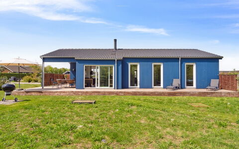 Snari - 700M from the Sea: Flooring, Muur, Verdieping, Interieur Ontwerp, Hout, Plafond, Houten Vloer, Verlichting, Meubilair, Laminaatvloer